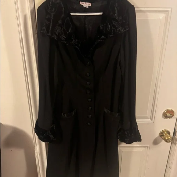 Stop Staring Black Coat with Faux Fur Trim - Picture 8 of 13